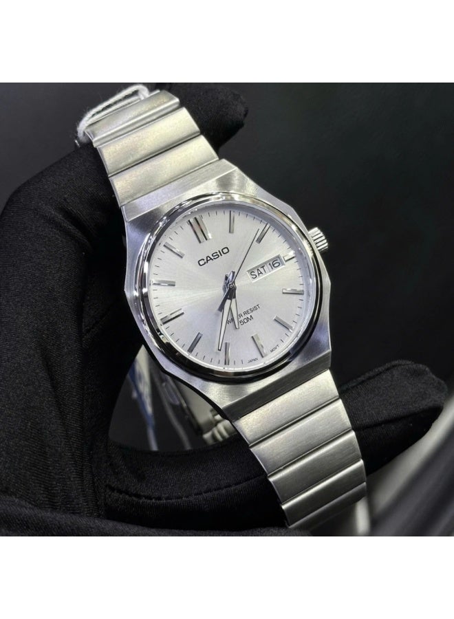 Casio MTP-E735D-7AVDF Men’s Analog Quartz Watch with Stainless Steel Bracelet, Silver Dial - Image 2